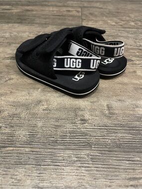 UGG Kids Black Logo Strap Slide Sandals with Velcro Upper